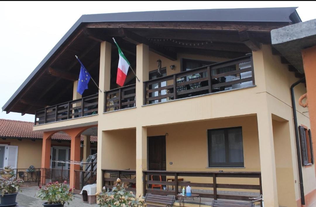 G&G Giusy E Gabry Acomodação com café da manhã Santhià Exterior foto